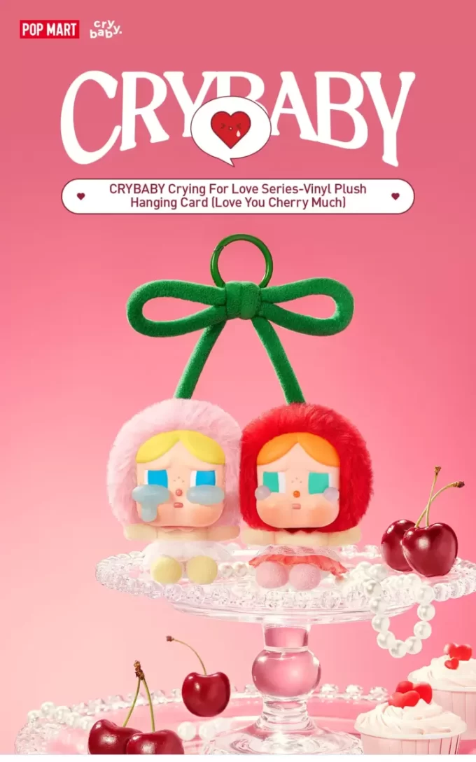 CRYBABY Crying For Love-serien – Vinylplysj-hengekort (Elsker deg Cherry Much)
