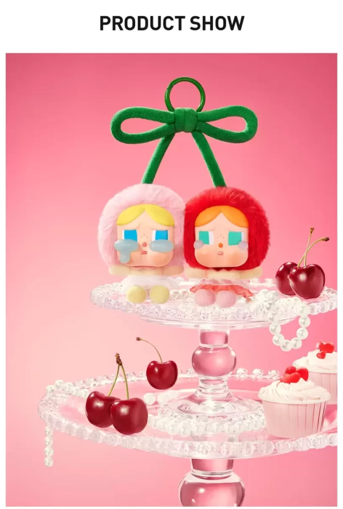 CRYBABY Crying For Love-serien – Vinylplysj-hengekort (Elsker deg Cherry Much)