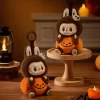 Happy Halloween Party-serien – Sittende gresskar vinylplysjanheng