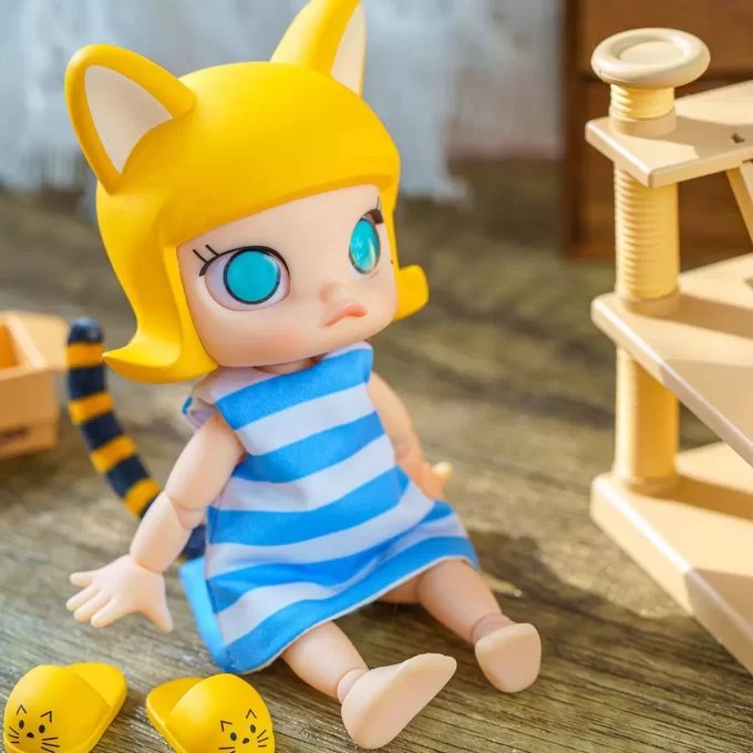 MOLLY Katt i esken actionfigur