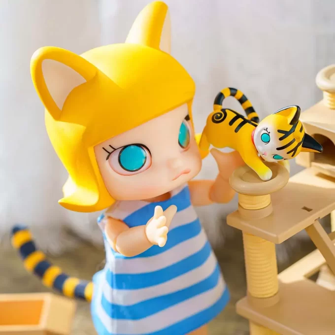 MOLLY Katt i esken actionfigur