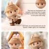 MONSTRENE – DRESS BE LATTE Vinyl Plysjdukke