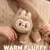 Varm, fluffy juleserie – LABUBU plysjskjerf
